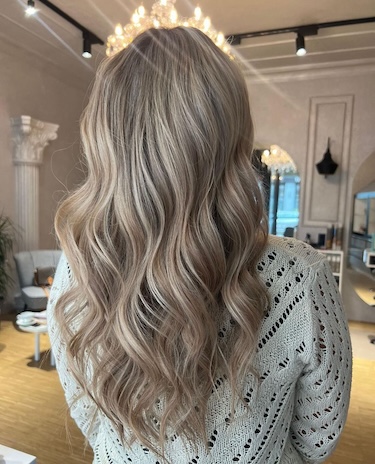 Balayage Ergebnis im Friseursalon Beauty salon Ladys Wien – natürlicher Farbverlauf im langen Haar