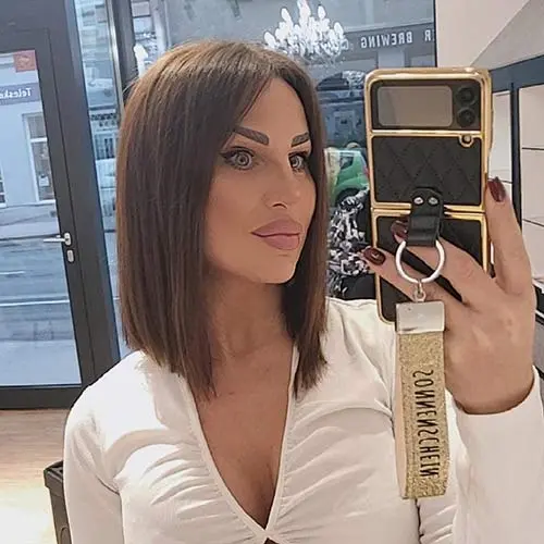 Zufriedene Kundin des Friseursalons Beauty salon Ladys in Wien